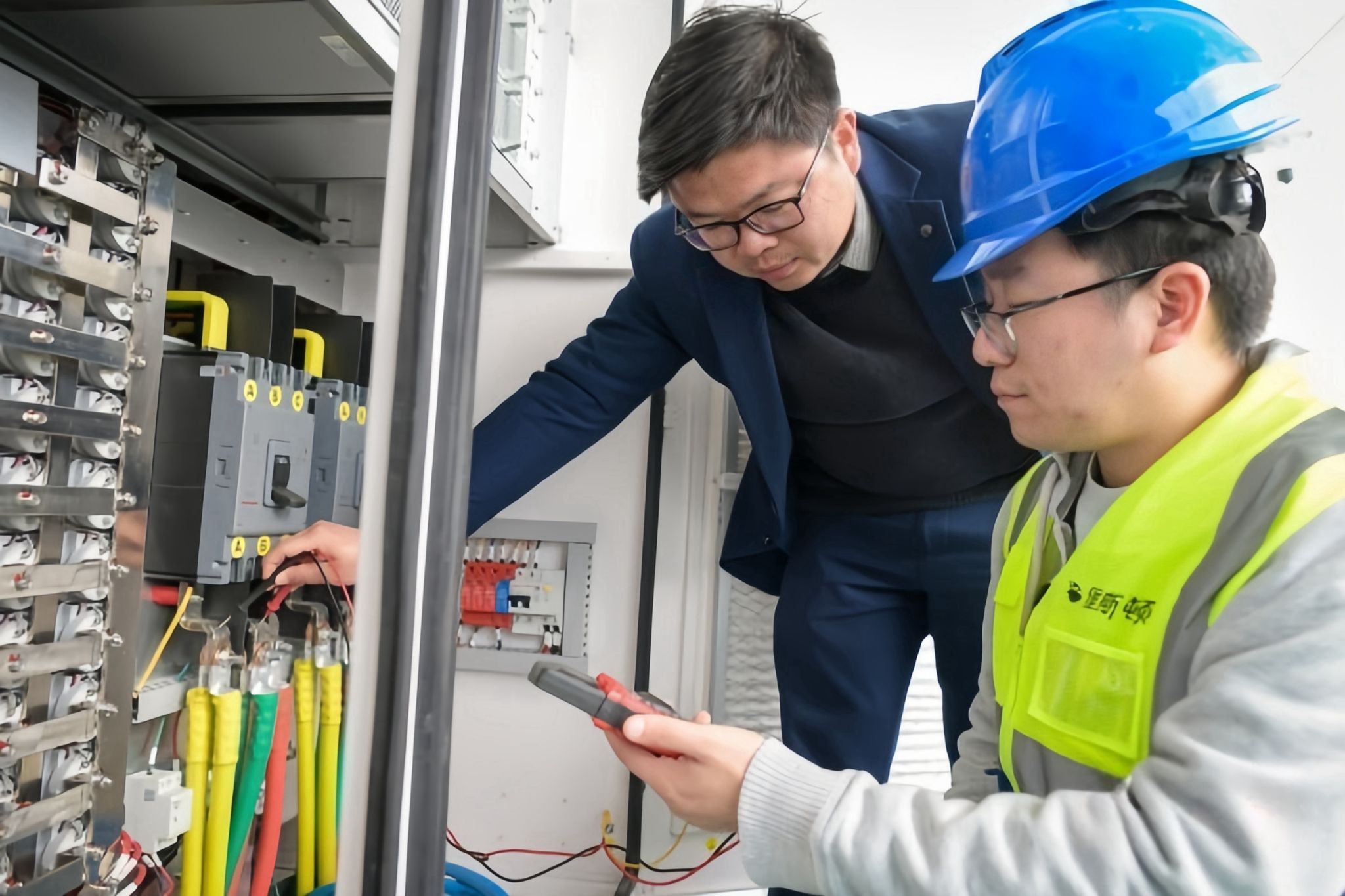 校友夏忠亮 返鄉創業，把新能源充電站建到村里